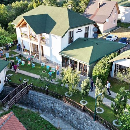 Rooms And Apartmants Mirovic โคลาชิน ภายนอก รูปภาพ