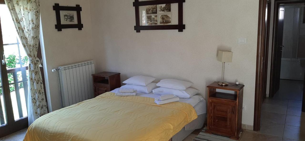 Rooms And Apartmants Mirovic โคลาชิน ภายนอก รูปภาพ