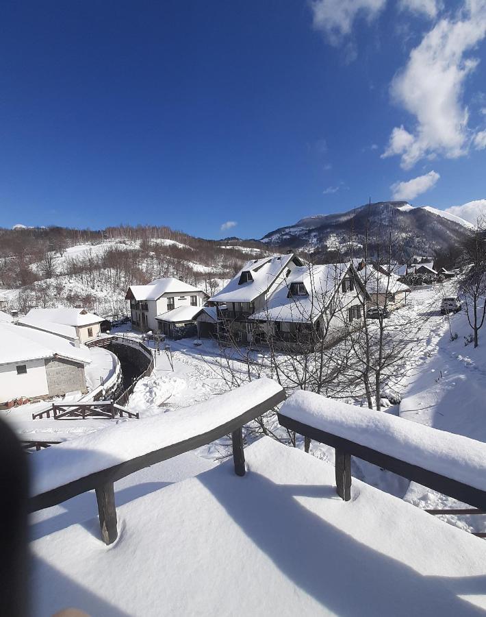 Rooms And Apartmants Mirovic โคลาชิน ภายนอก รูปภาพ