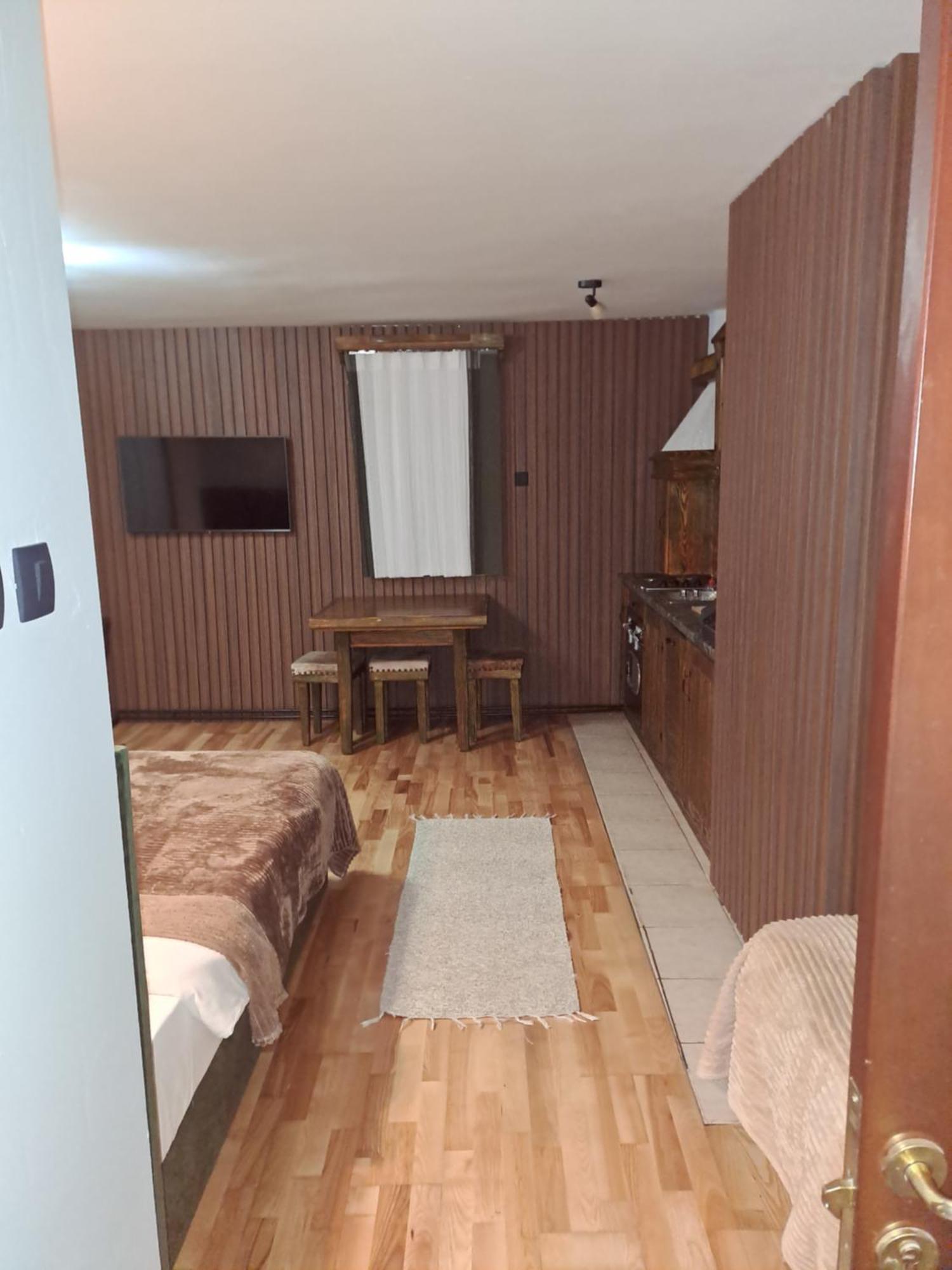 Rooms And Apartmants Mirovic โคลาชิน ภายนอก รูปภาพ