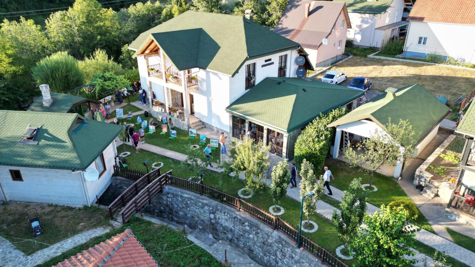 Rooms And Apartmants Mirovic โคลาชิน ภายนอก รูปภาพ
