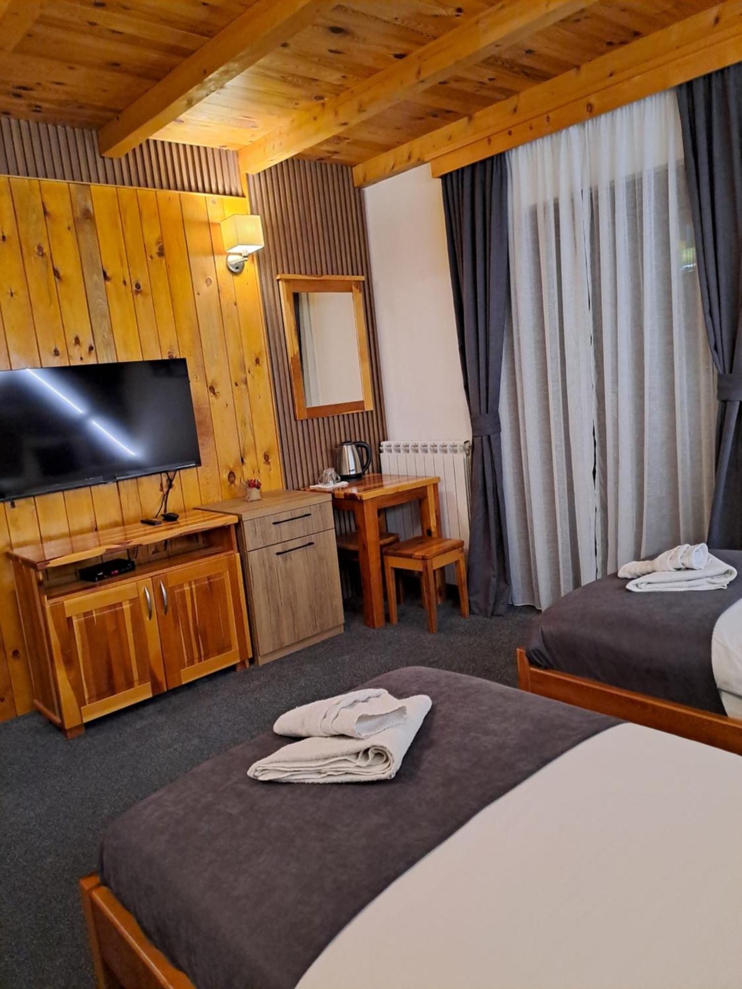 Rooms And Apartmants Mirovic โคลาชิน ภายนอก รูปภาพ