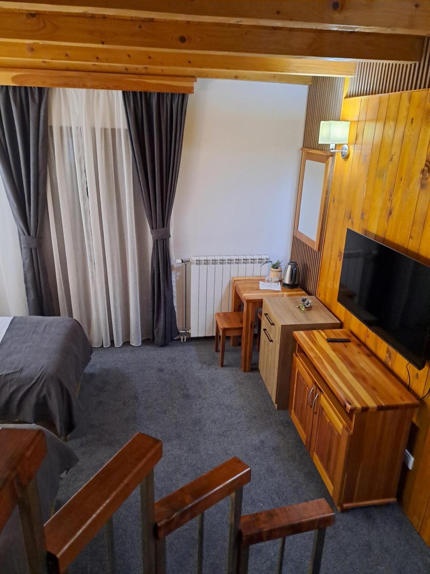 Rooms And Apartmants Mirovic โคลาชิน ภายนอก รูปภาพ