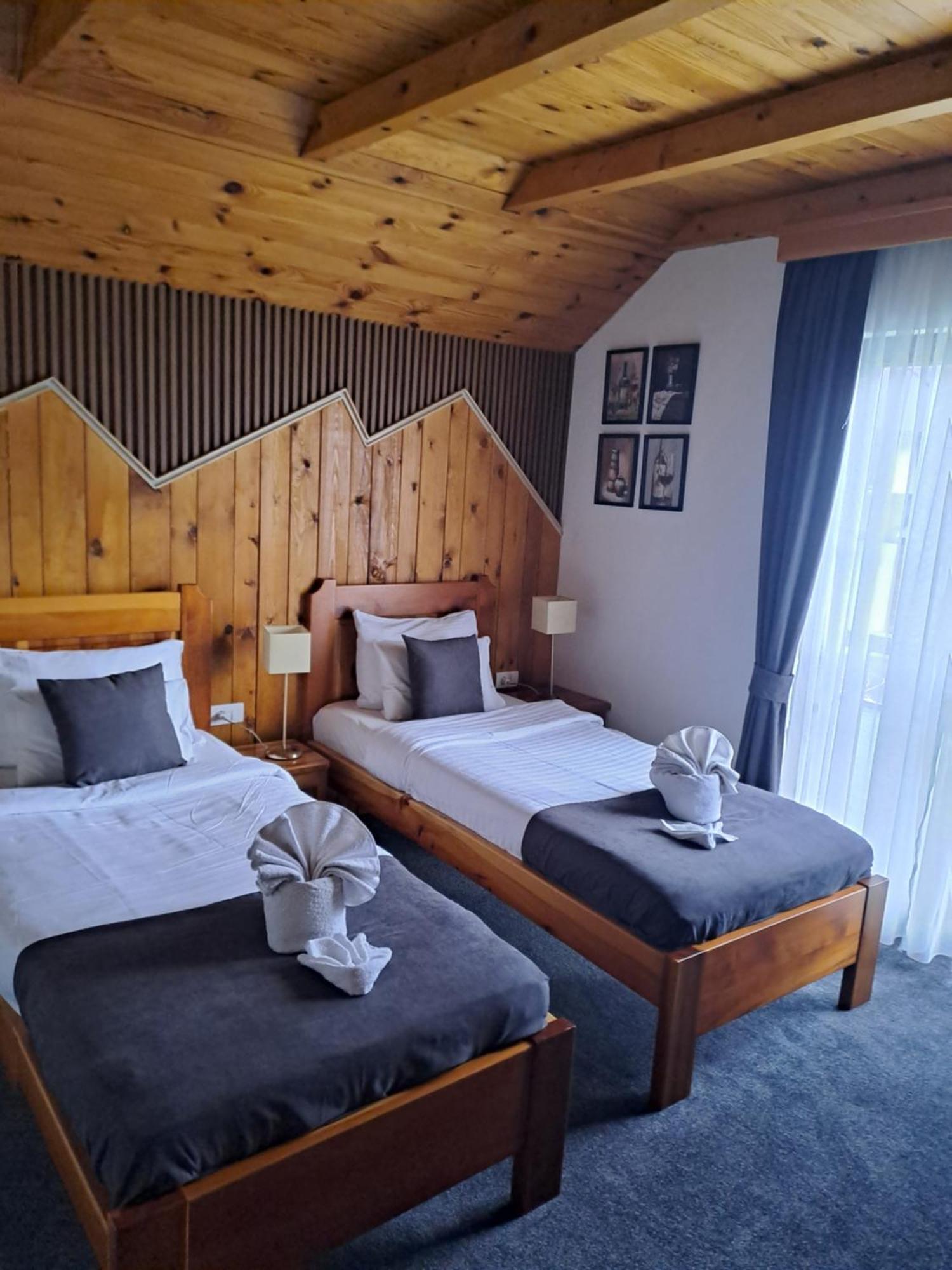 Rooms And Apartmants Mirovic โคลาชิน ภายนอก รูปภาพ